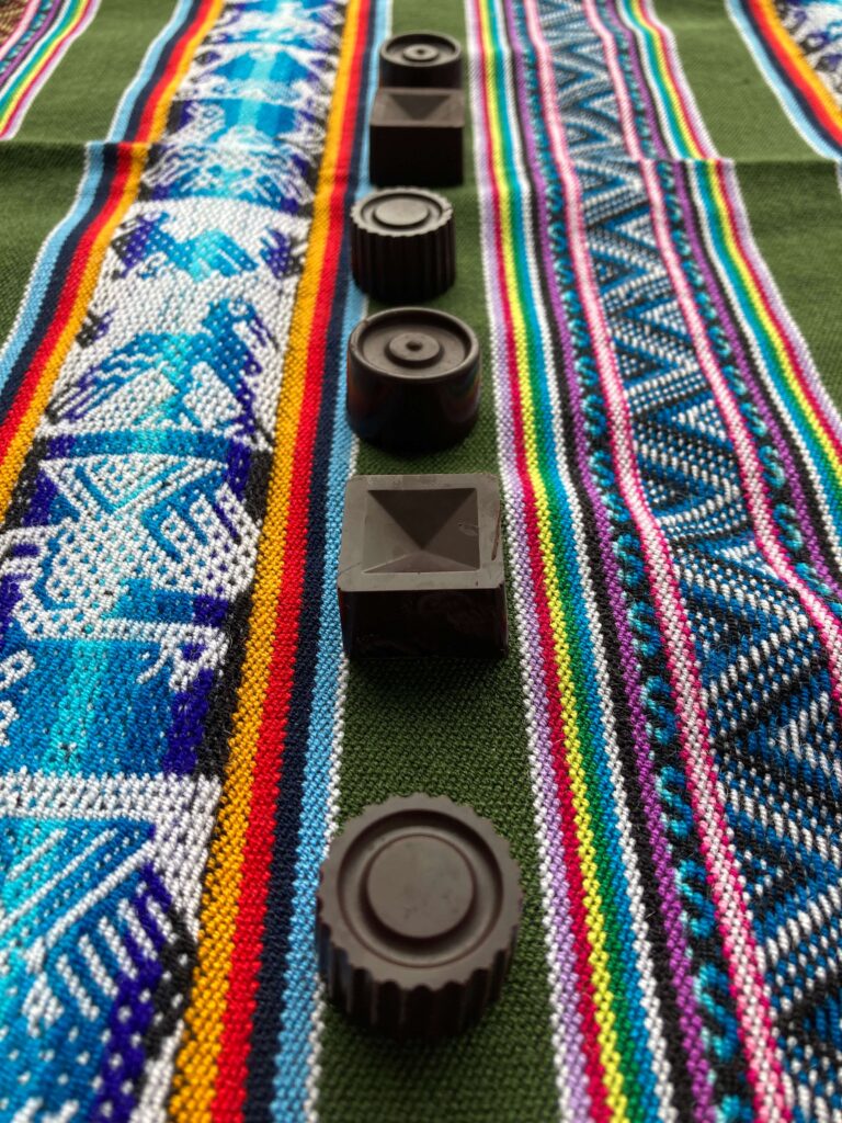 Pralines faites par Valentina sur tapis bolivien